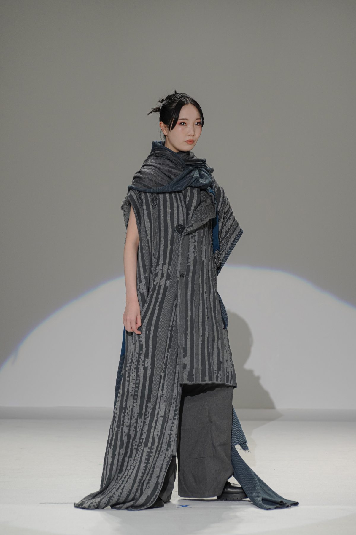 モデル 桃華 MOMOKA