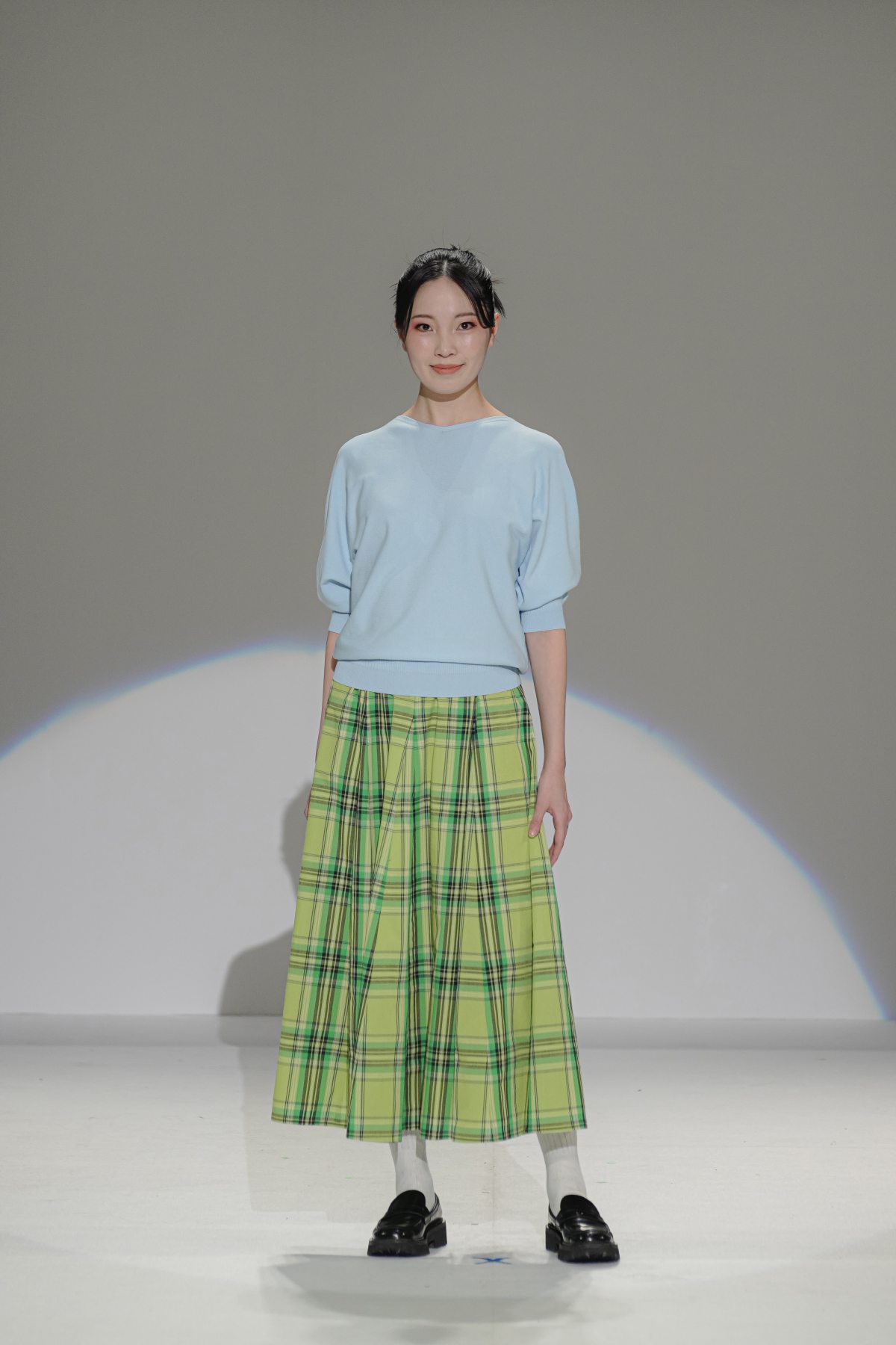 モデル 桃華 MOMOKA