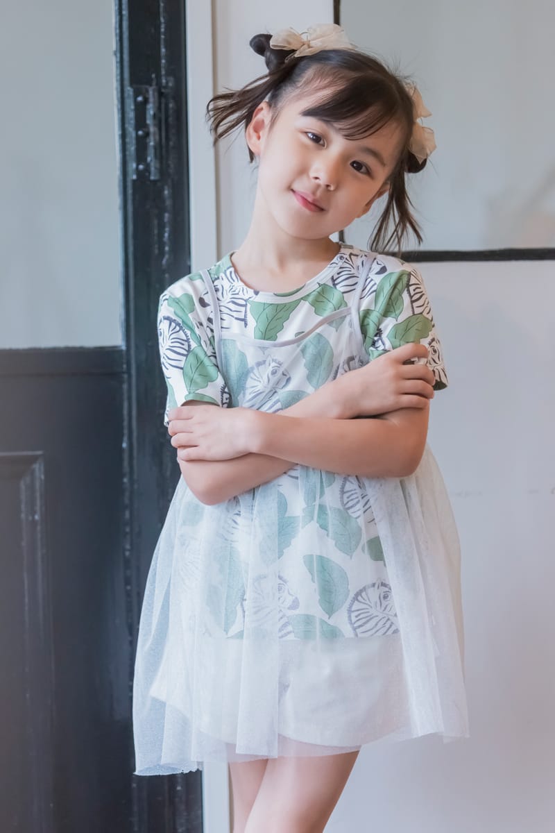 モデル 吉田ひおり