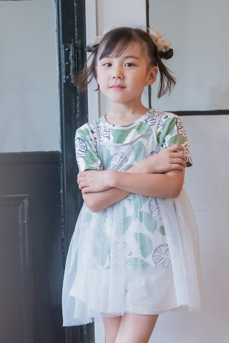 モデル 吉田ひおり