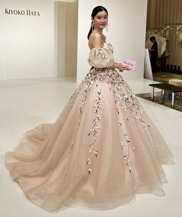 モデル チエホウ CHIEH HO