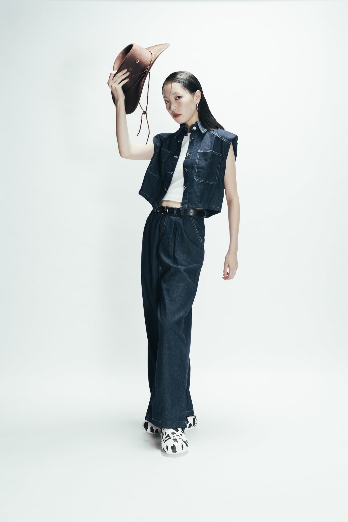 モデル 桃華 MOMOKA