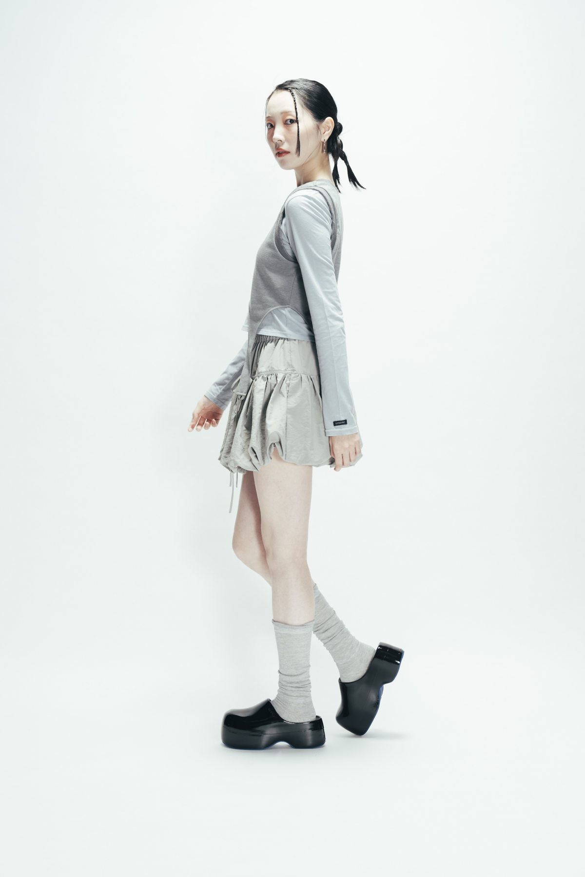 モデル 桃華 MOMOKA